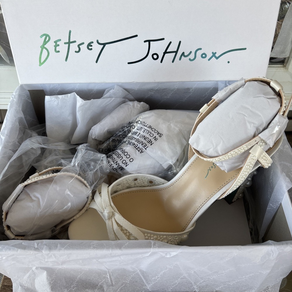 Betsey Johnson Women's 10 ENOLA White Satin/Pearls Embellished block Heels NWB